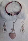 Parure en quartz rose boucles d'oreilles, coeur et bracelet
