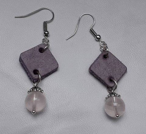 boucles d'oreilles en mauve et perles de quartz rose 