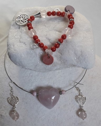 boucles d'oreilles en quartz rose  avec coeur filigrané