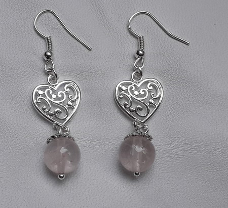 boucles d'oreilles en quartz rose  avec coeur filigrané