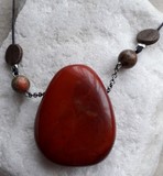 Colliers pendentifs en pierres et perles naturelles 